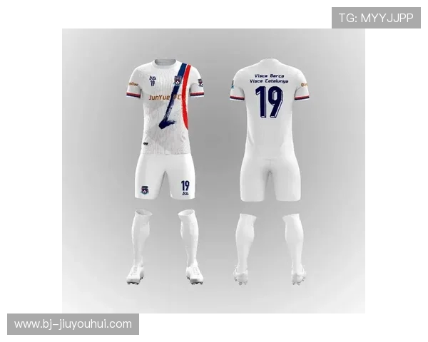 围绕国足灰色足球训练裤解析其设计亮点与实战表现优势趋势发展性